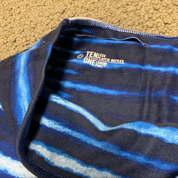 Nike dry fit Capri leggings - Picture 2 of 3